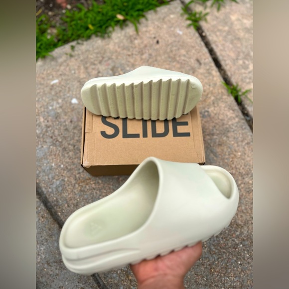 Yeezy Slides, dessert sand with box main image 6